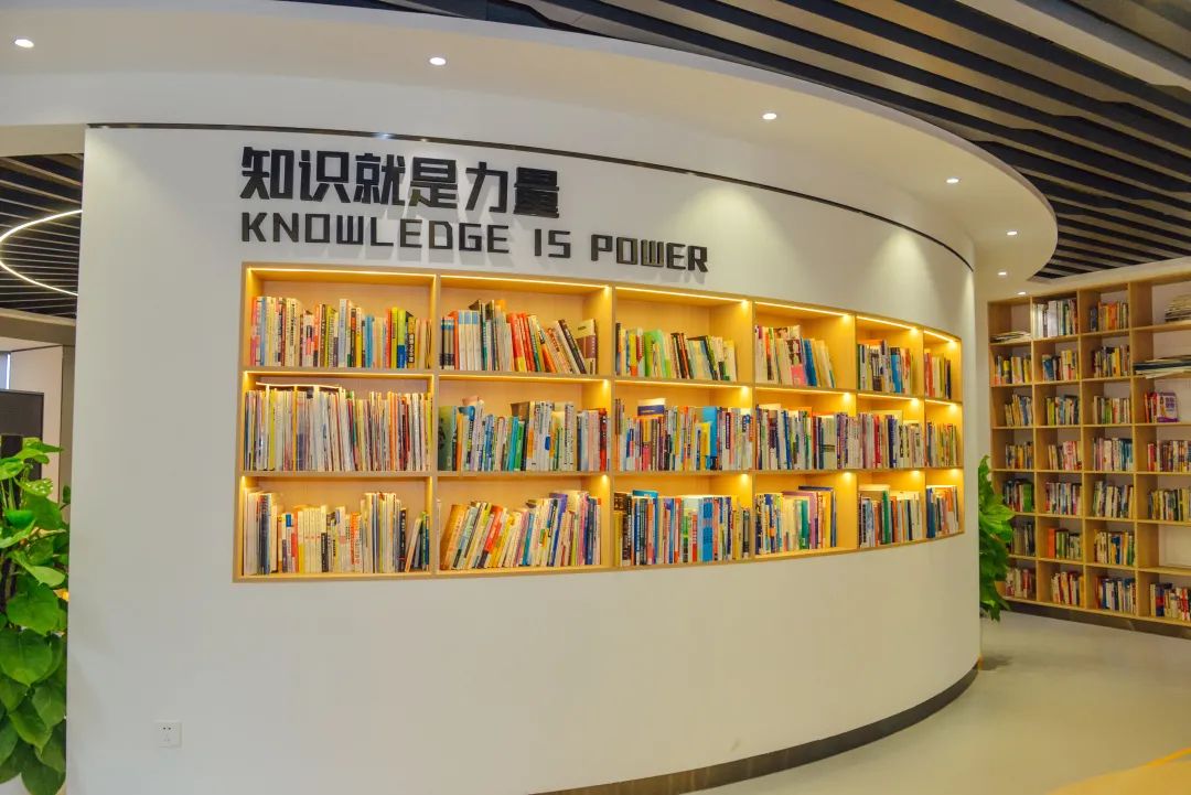 深圳市携创高级技工学校――携创图书馆，YYDS！